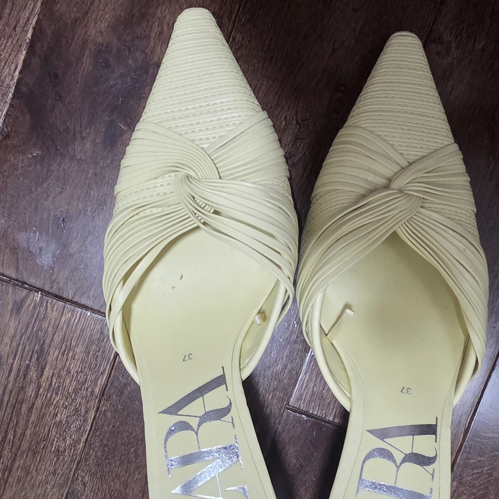 Zara Pale Yellow Pointed Toe Knot Detail Heels